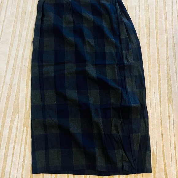 Like new gorgeous Gap size 14 green and black long Plaid Skirt - Picture 2 of 5